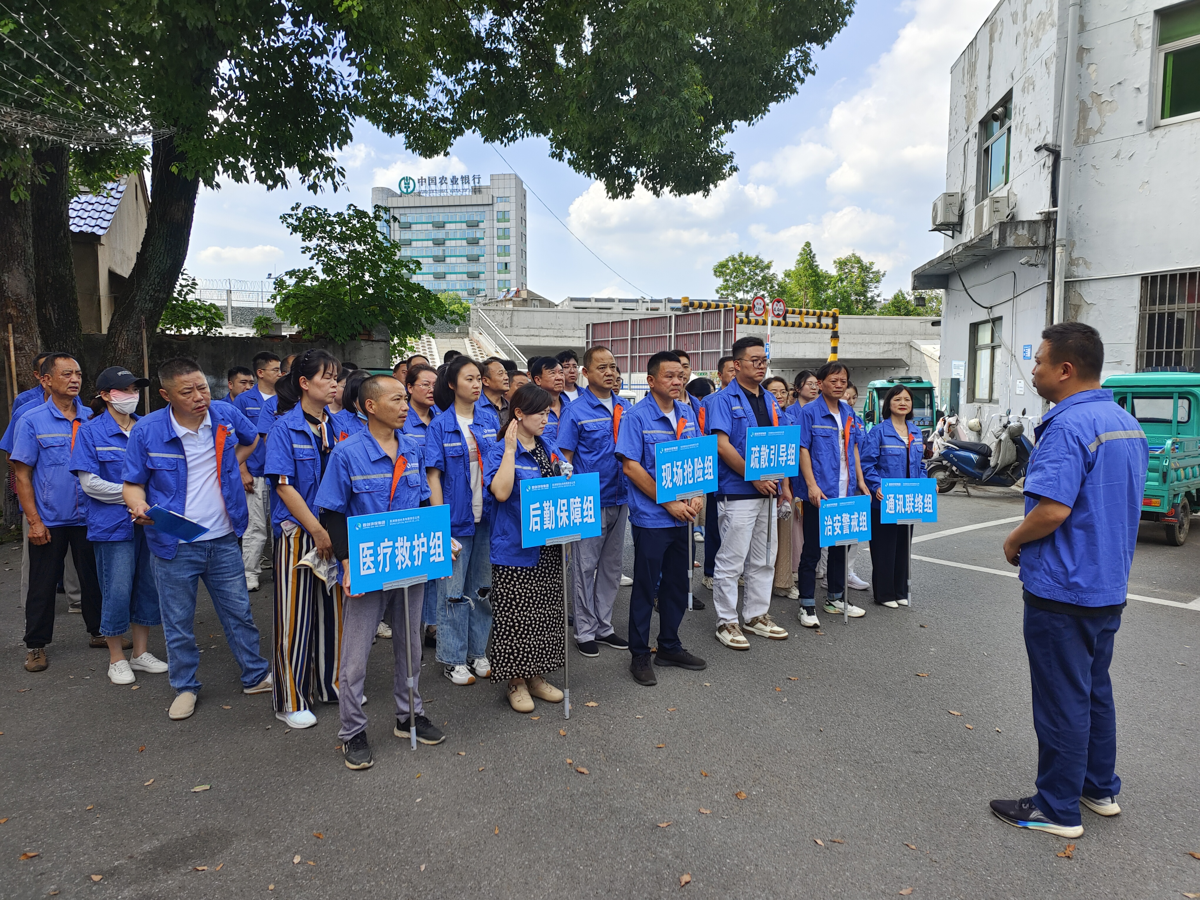 實(shí)戰(zhàn)礪精兵 防線(xiàn)筑于心 ——蕪湖首創(chuàng)開(kāi)展消防應(yīng)急演練